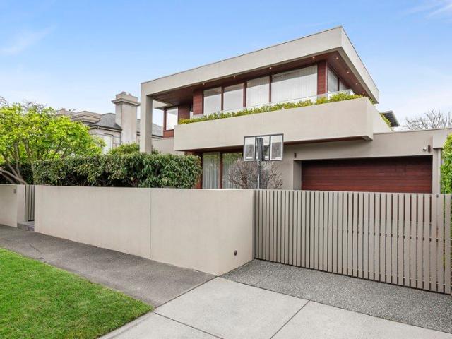Luxury Family Excellence in Brighton's Prestigious Golden Mile