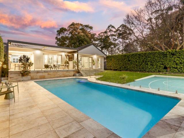 Luxury family entertainer on a level 973sqm north to rear parcel