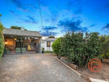 Luxury Family Entertainer on Huge 850sqm with 3 Block Development Potential