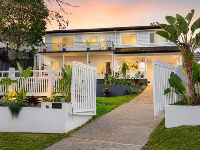 Luxury Family Entertainer on 1,093sqm with Full Size Private Tennis Court