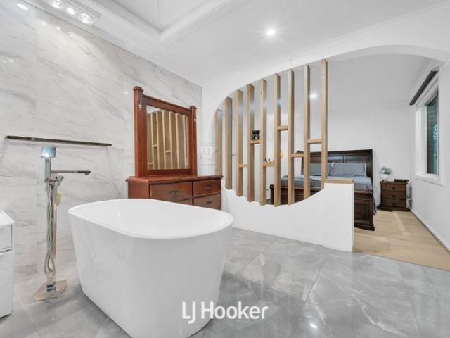 Luxury Family Entertainer on 757m² with Pool & Dual Living