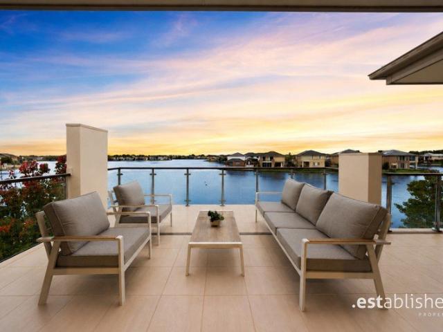 Luxury Family Entertainer with Spectacular Waterfront Sunrises & Sunsets