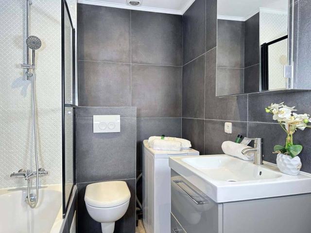 Luxury Family Getaway near Place Vendome