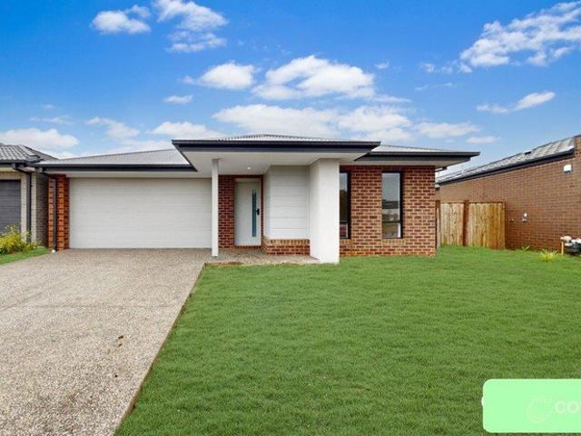 LUXURY FAMILY HOME BACKING ON TO THE 18TH HOLE