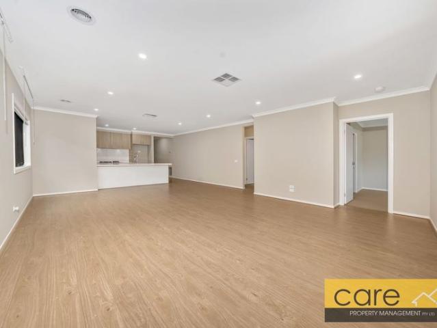 Luxury family home in Clyde North