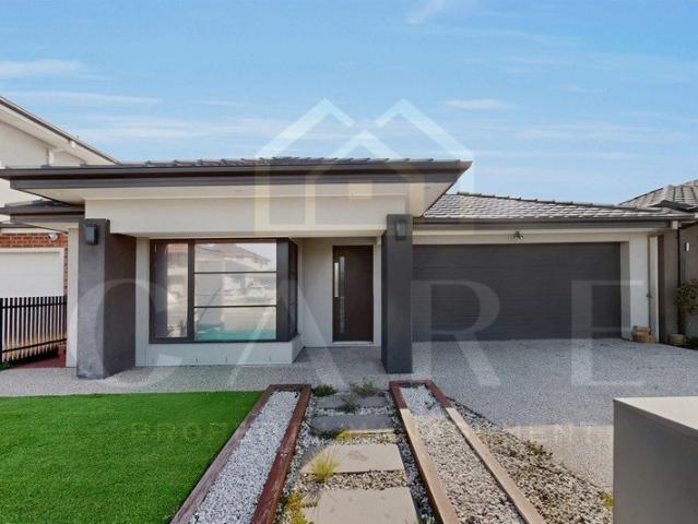 Luxury family home in Clyde North