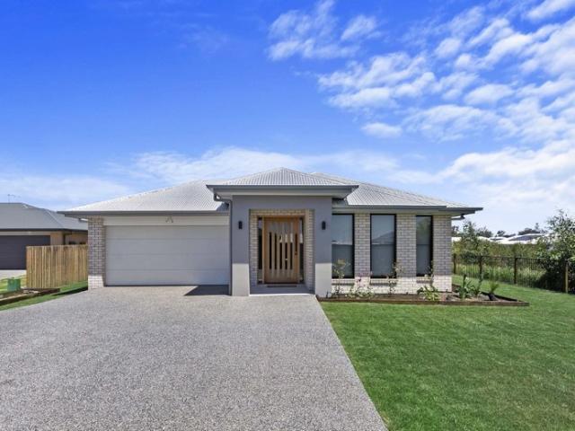 1st week rent FREE! Luxury Family Home in the Heart of Hervey Bay