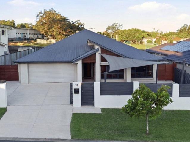 Luxury Family Home! Warrigal State School Catchment!