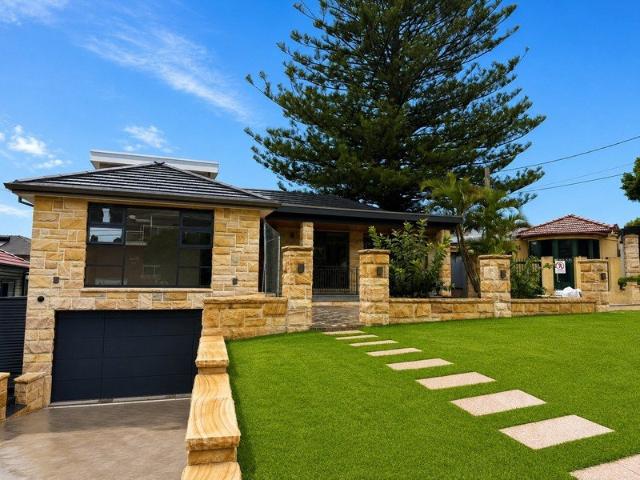 LUXURY FAMILY HOME WITH WATER VIEWS