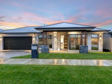 Luxury Family Home With Multiple Living Zones & High End Finishes!
