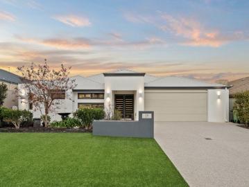 Luxury Family Living with Multiple Living Zones & Three Ensuites