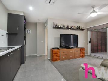 Luxury Family Living with a Private Apartment & Exceptional Entertaining!