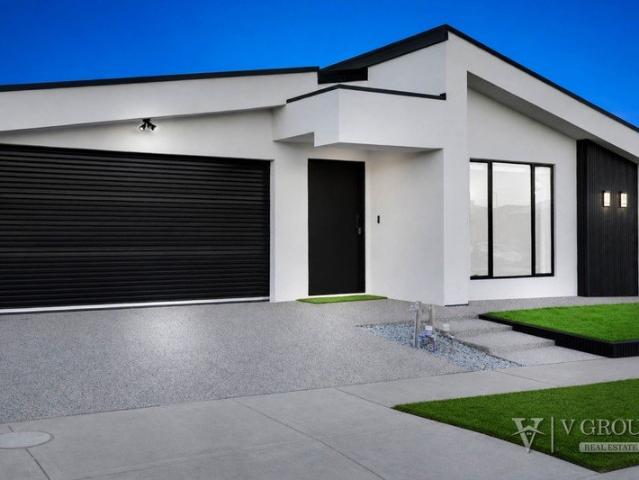 Luxury Family Living with Dual Ensuites & Two Kitchens Near Craigieburn Village Coles !