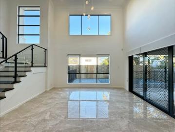 Luxury Family Living with Pool in the Heart of Robertson