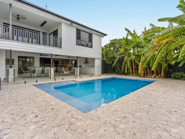 LUXURY FAMILY LIVING WITH POOL, LIFT & INDEPENDENT LIVING / PROFESSIONAL SUITE