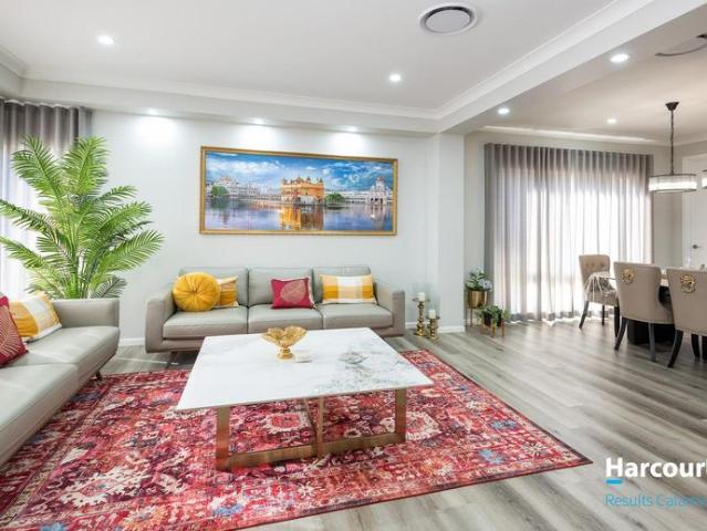 Luxury Family Living with Poolside Entertaining in Hillcrest with Swimming pool