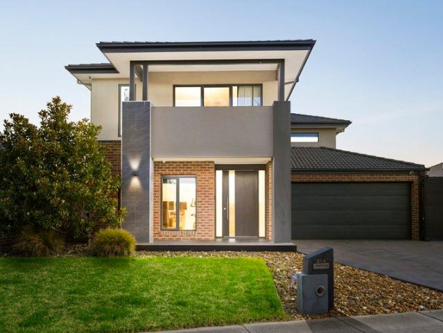 Luxury Family Living with Premium Finishes on 866sqm Approx
