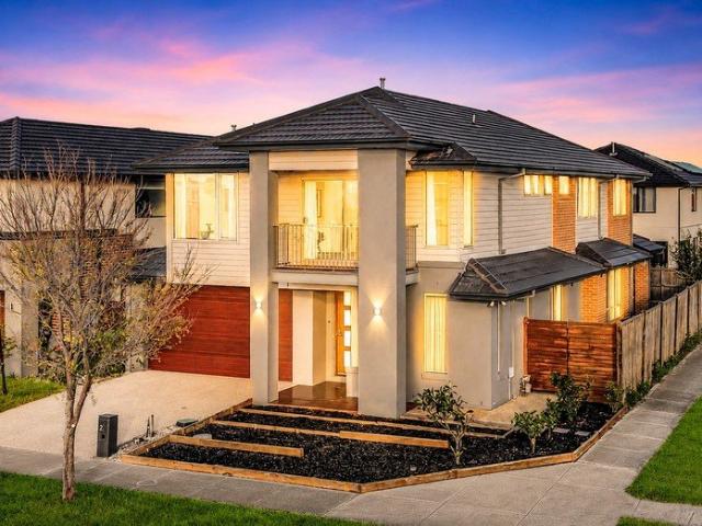 Luxury Family Living with Stunning Park & Lake Views in the Prestigious Seabrook School Zone