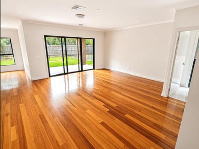 Luxury Family Living with Spectacular Water & Melbourne City Skyline Views