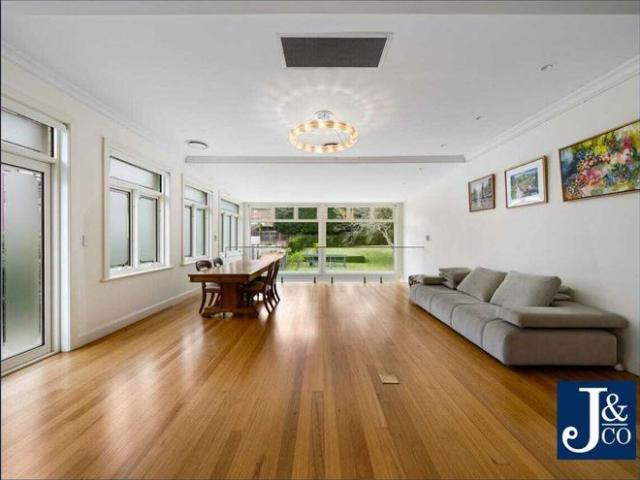 Luxury Family Living in the Heart of Gordon
