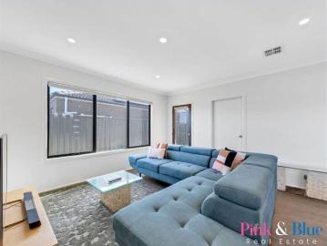 LUXURY FAMILY LIVING IN THE HEART OF HILLGROVE ESTATE FOR LEASE !