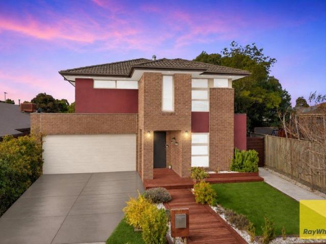 Luxury Living in the Prestigious Alamanda Estate/School Zone
