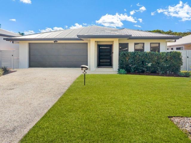 Luxury family living in a premium Redlynch setting