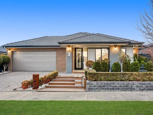 LUXURY FAMILY LIVING IN A PRIME CLYDE LOCATION