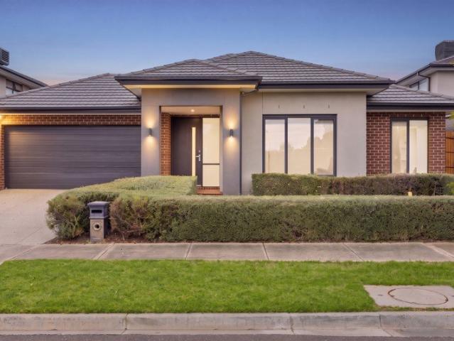 Luxury Family Living in Lakeside, Manor Lakes 36 Squares of Pure Space, Style & Comfort