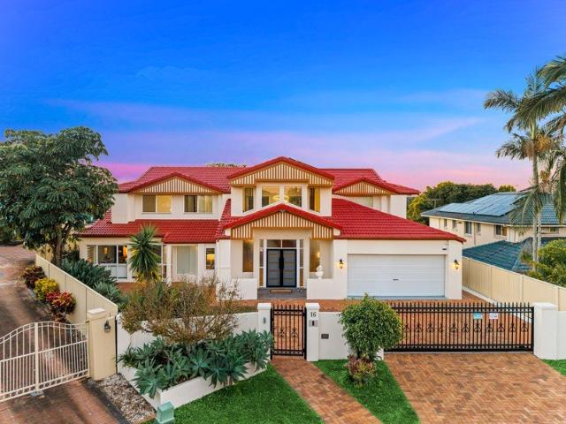 Luxury Family Living in One of Macgregor's Most Prestigious Cul de Sacs