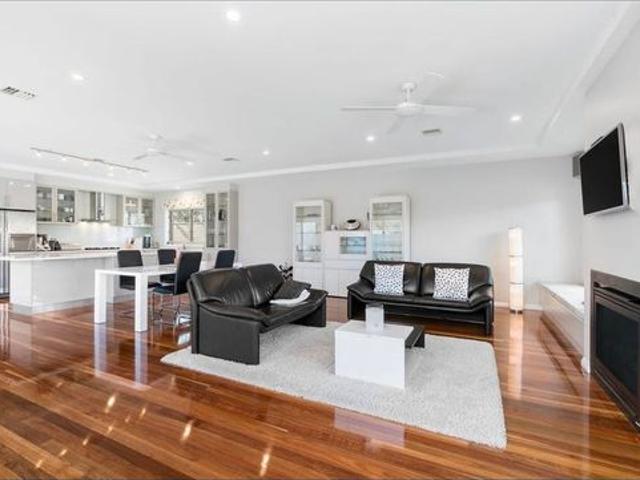Luxury Family Living in Prestigious Bayside Location