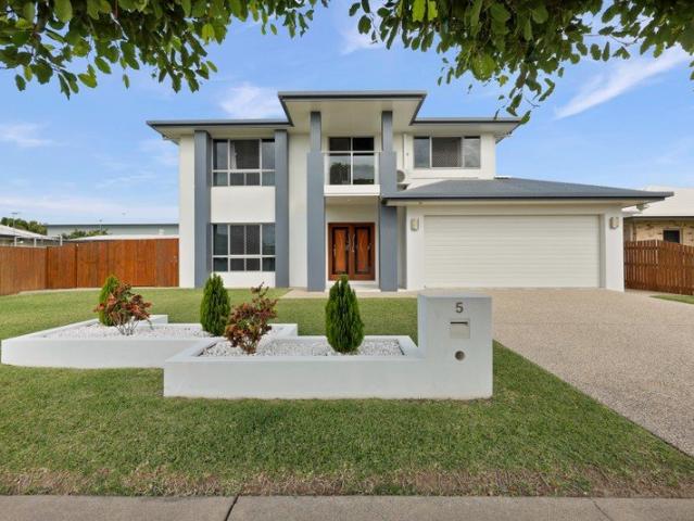 Luxury Family Living of Exceptional Scale, Comfort & Entertaining Excellence