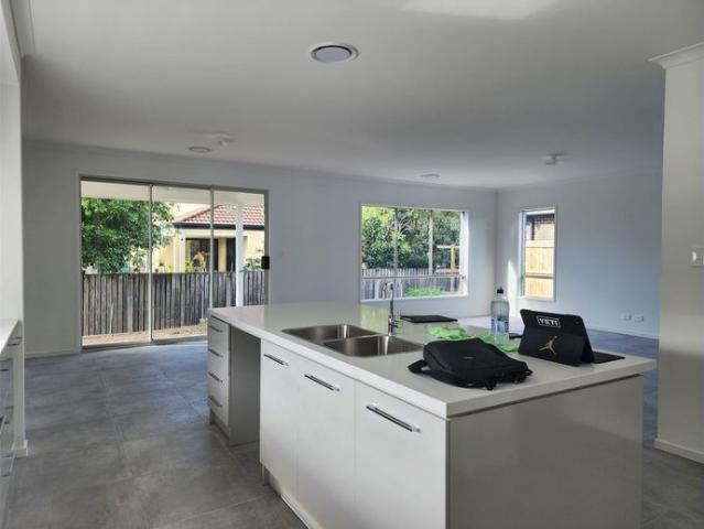 Luxury Family Living on a Grand Scale – Brand New Executive Residence