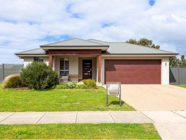 Luxury Family Living on a Spacious 1,200m² Block