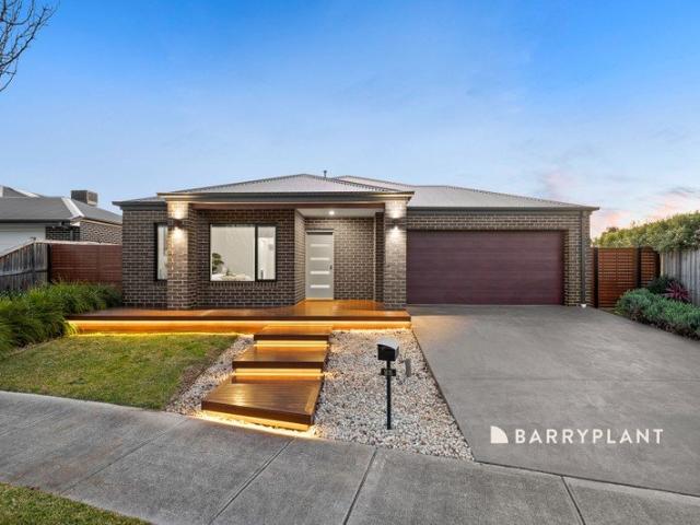 Luxury Family Living on an Exceptional 882sqm Allotment