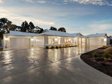 Luxury Family Living on Approximately 2,964m² with Exceptional Entertaining & Shedding!