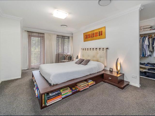 Luxury Family Living Opposite Tranquil Parklands