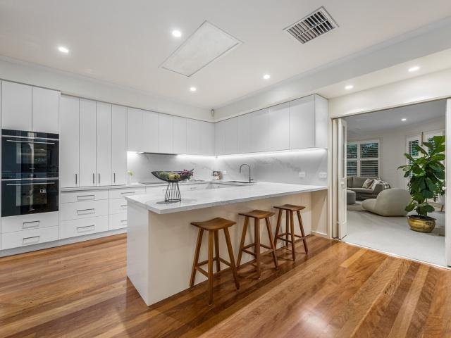 Luxury Family Living Opposite Booran Reserve