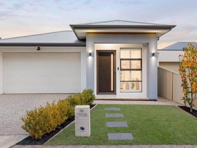 Luxury Family Living Opposite Greenacres Reserve!