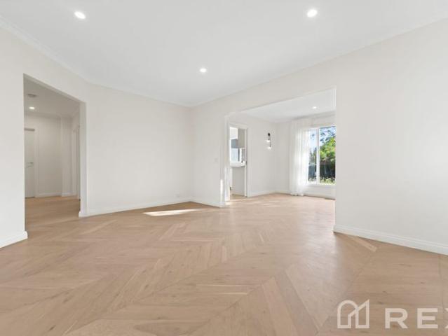 Luxury Family Living Opposite Parkland