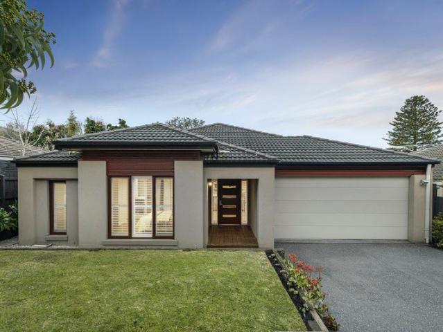 Luxury Family Living Opposite Parkland in One of Hampton's Most Coveted Bayside Enclaves