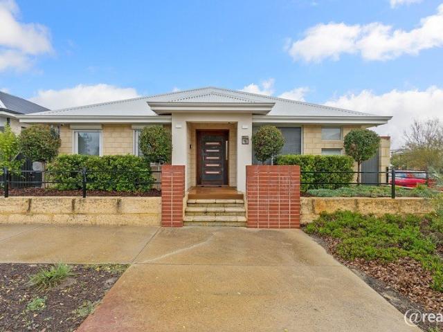 Luxury Family Living Opposite Parklands
