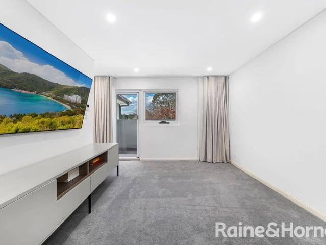 Luxury Family Residence with Elegant Fountain, Tea Room & Resort Style Pool