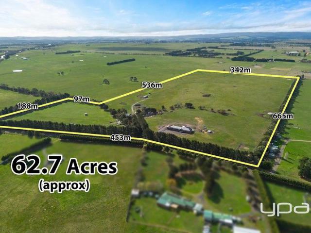 LUXURY FAMILY RETREAT SET ON 62 ACRES