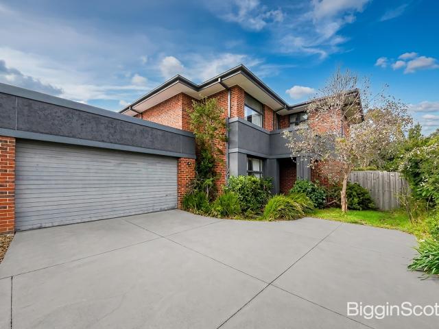 Luxury Five Bedroom Family Home in Box Hill High Zone
