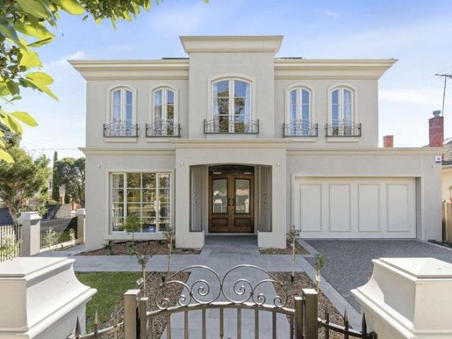Luxury Five Bedroom Family Residence in Prestigious Balwyn
