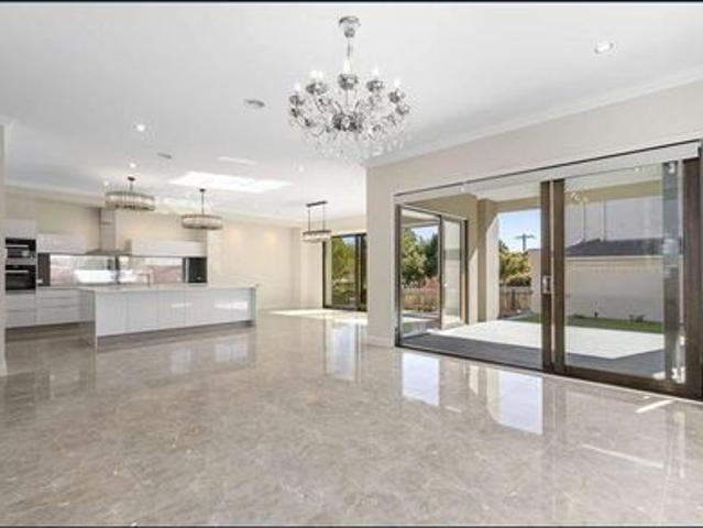 Luxury Five Bedroom Family Residence in Prestigious Balwyn
