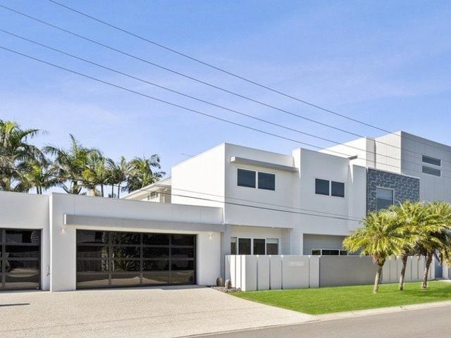 Luxury Five Bedroom Home Including Pool & Yard Maintenance