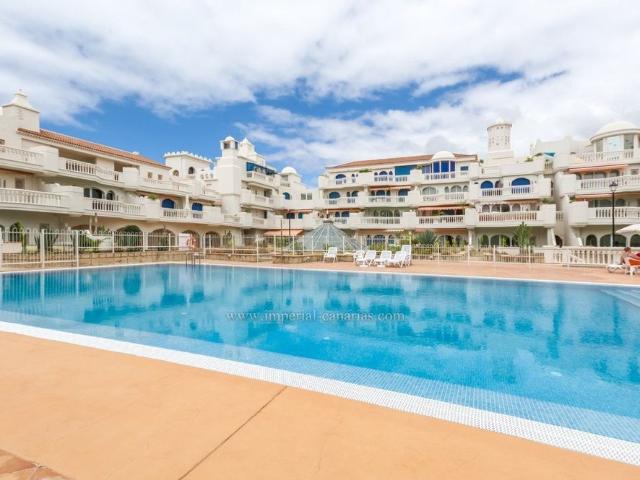 Luxury flat for 2 persons in arabesque style complex with large communal pool and beautiful views