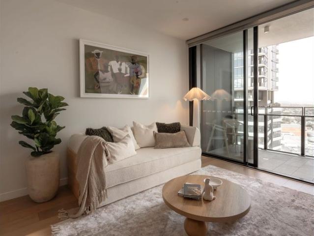 Luxury Fully Furnished One bedroom Apartment Flexible lease options Available, Bills inc